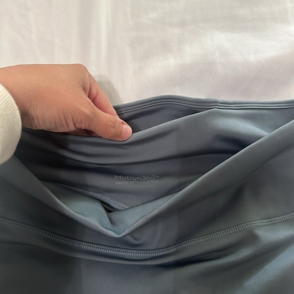 NWOT Fabletics grey leggings - Picture 4 of 5